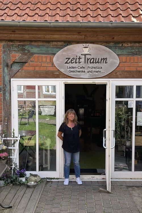 Offene Tür beim Cafe Zeit-Traum in Bleckede