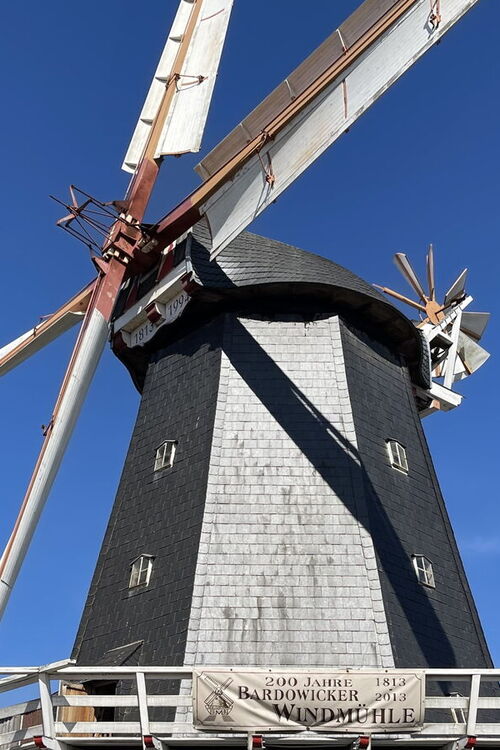 Und sie dreht sich mit dem Wind