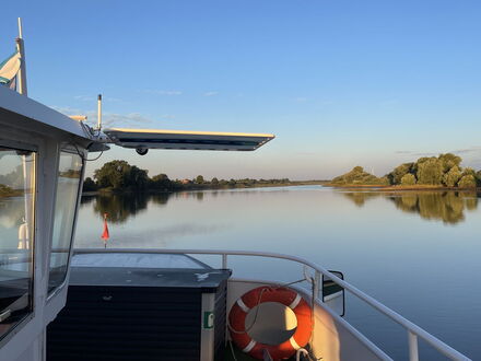 Schiffsfahrt auf der Elbe vor Geesthacht